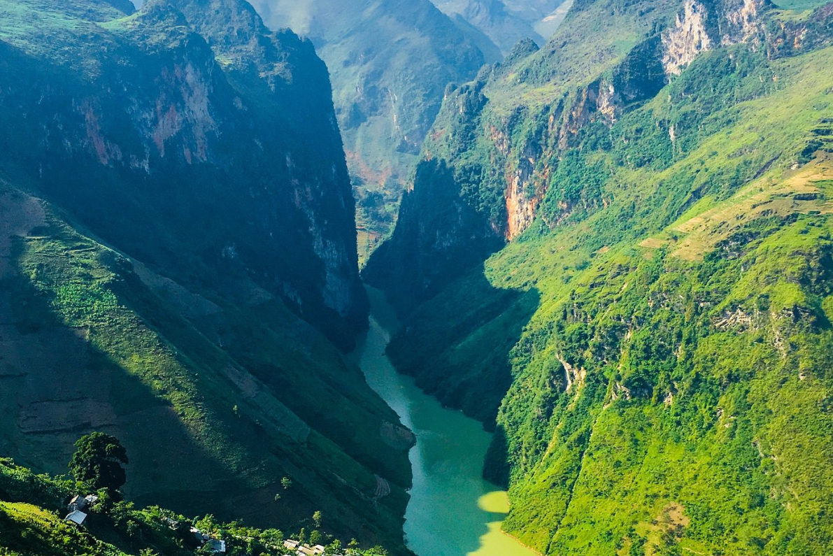 Ha Giang – Cao Bang Loop 5 Nights 4 Days (with Easy Rider)